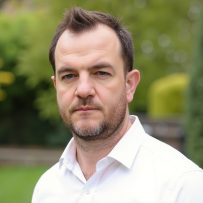 Headshot of Alex Littlemore